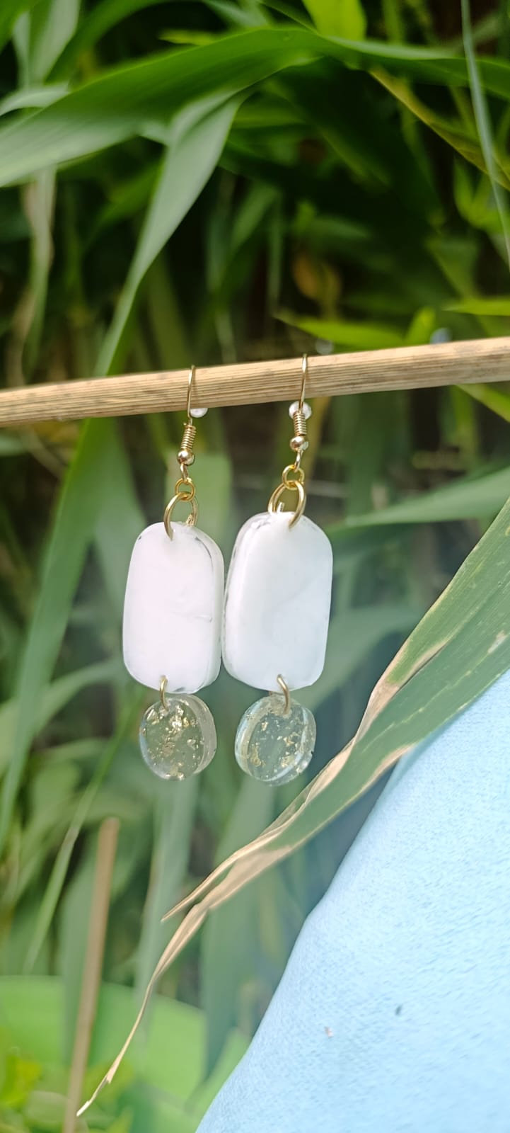 Boucles d'oreilles blanc et vert, éclats dorés