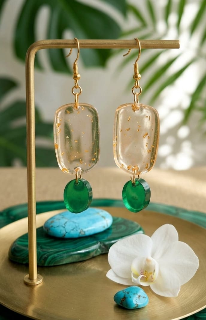 Boucles d'oreilles dorées à perle émeraude